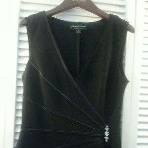 Black sleeveless dress